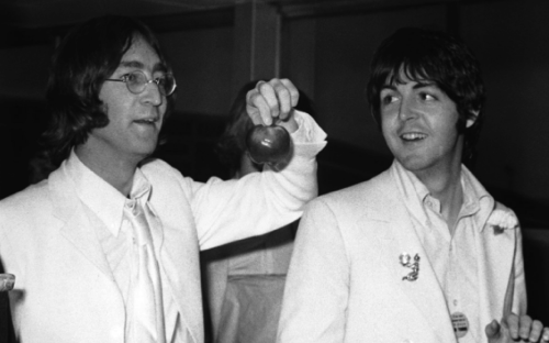 Lennon y McCartney.png