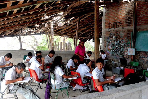Escuela rural méxico.png